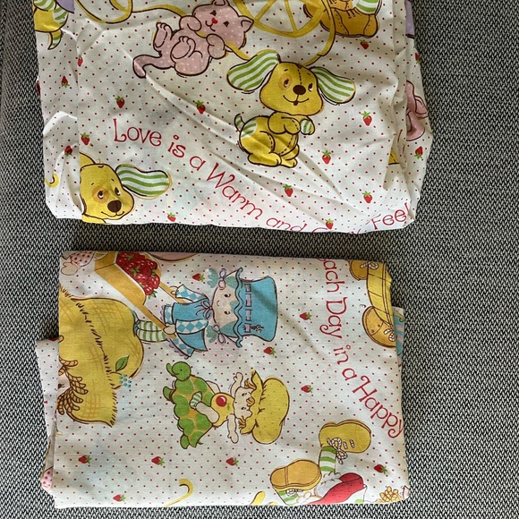 Vintage Strawberry Shortcake and friends twin Bed Sheets - Picture 1 of 1